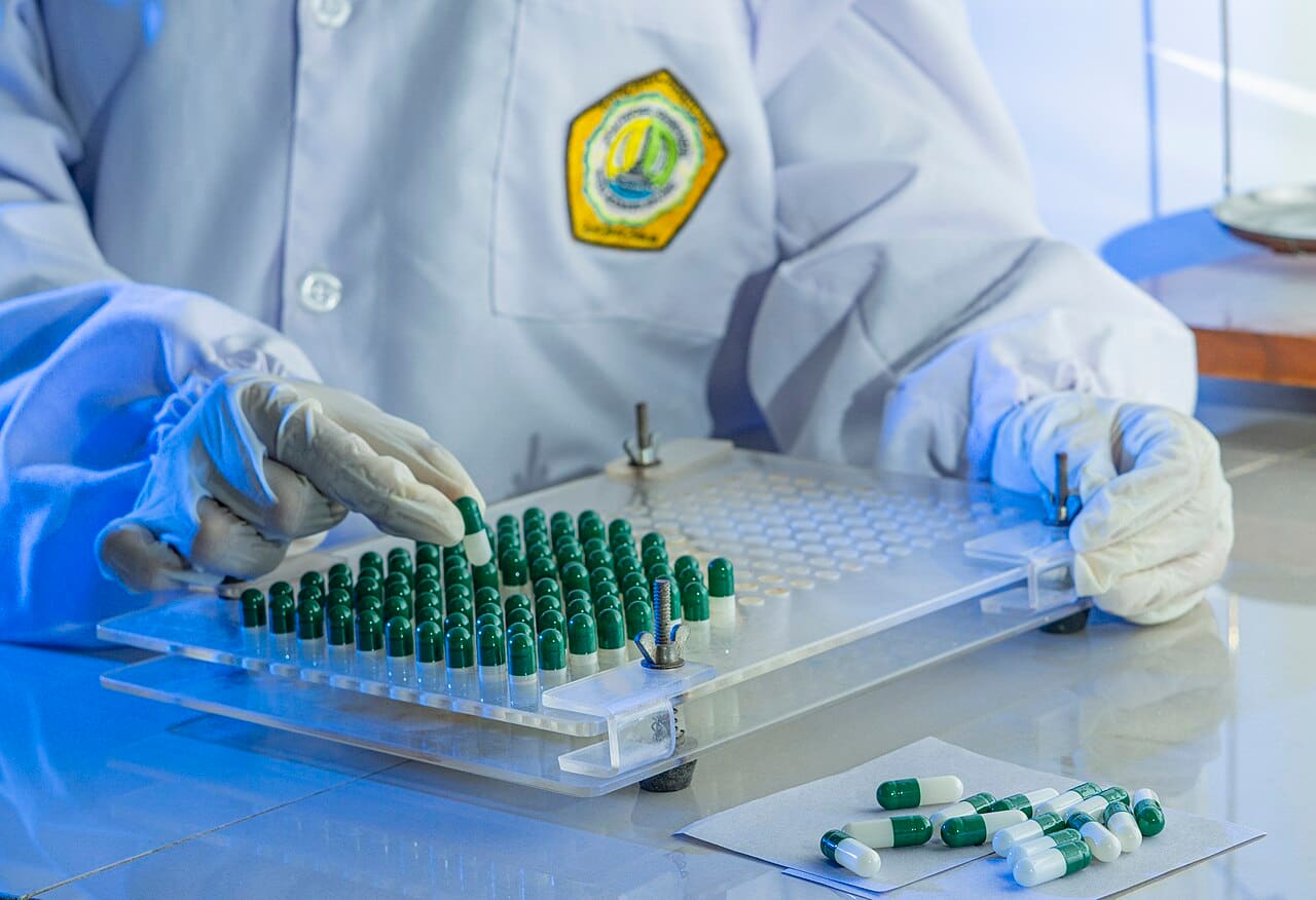 Ręczne napełnianie kapsułek w warunkach laboratoryjnych